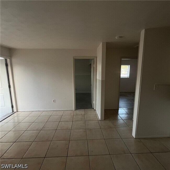 2301 Cranford Ave in Ft. Myers, FL - Building Photo - Building Photo