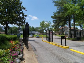 Flairwood Apartments in Memphis, TN - Foto de edificio - Building Photo