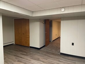 34130 Utica Rd, Unit Apt.3 in Fraser, MI - Foto de edificio - Building Photo