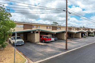 Wellington Commons in Odessa, TX - Foto de edificio - Building Photo