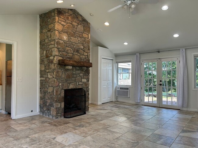 20134 James Monroe Hwy in Leesburg, VA - Building Photo - Building Photo