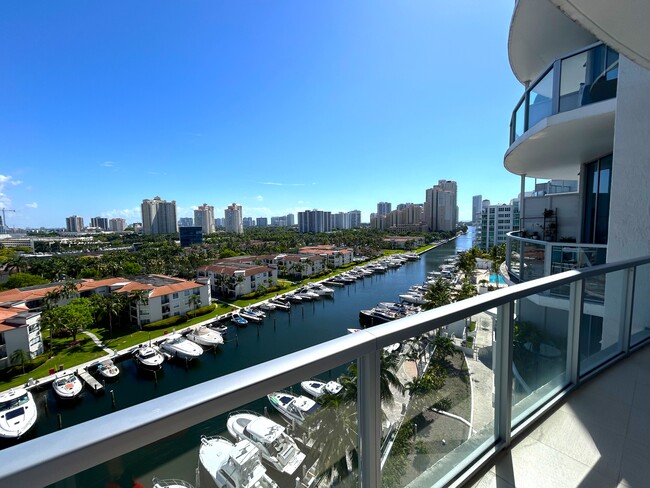 3029 NE 188th St, Unit 905 in Aventura, FL - Building Photo - Building Photo