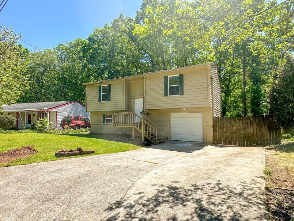 1334 Muirforest Dr in Stone Mountain, GA - Building Photo