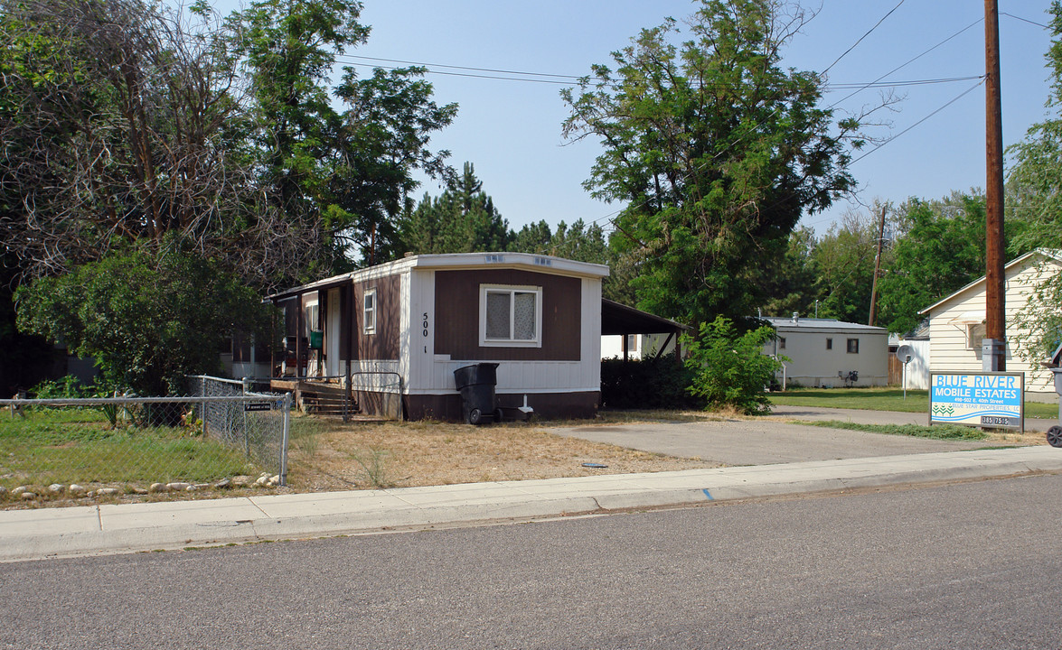 498-502 E 40th St in Garden City, ID - Building Photo