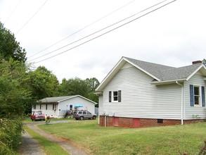 733 N Main St in Dobson, NC - Building Photo - Building Photo