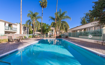 Tarzana Terraces in Tarzana, CA - Foto de edificio - Building Photo