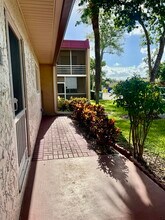 176 Lake Evelyn Dr in West Palm Beach, FL - Building Photo - Building Photo