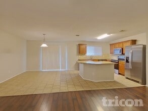 4845 Leaf Hollow Dr in Fort Worth, TX - Foto de edificio - Building Photo