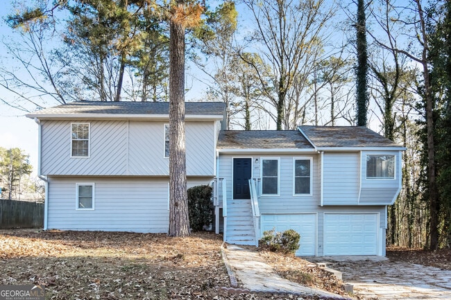 property at 1445 Glynn Oaks Dr SW