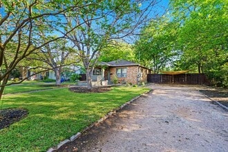 1204 Ruth Ave in Austin, TX - Foto de edificio - Building Photo
