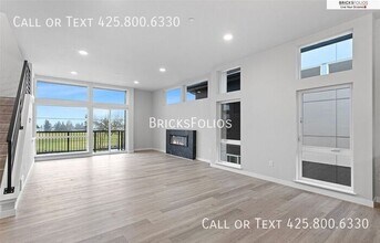 1212 Harrington Ave NE in Renton, WA - Building Photo - Building Photo