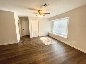 501 Karnes Dr in Robinson, TX - Building Photo - Building Photo