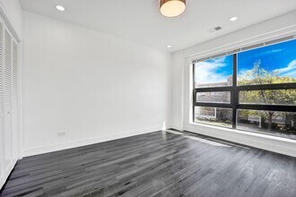 4350 W Lawrence Ave in Chicago, IL - Foto de edificio - Building Photo