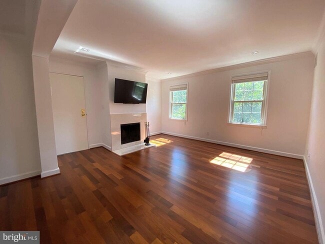 527 Bashford Ln in Alexandria, VA - Building Photo - Building Photo