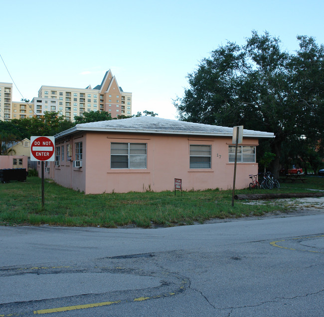 17 NE 9th Ave in Fort Lauderdale, FL - Building Photo - Building Photo