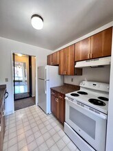 2 Commodore Dr in Emeryville, CA - Building Photo - Building Photo