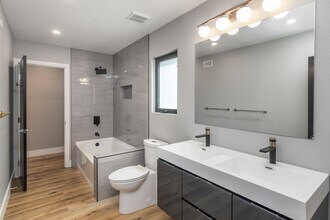1612 Valecroft Ave in Westlake Village, CA - Building Photo - Building Photo