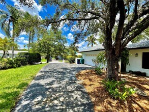 7804 SW 179th Terrace in Palmetto Bay, FL - Building Photo - Building Photo
