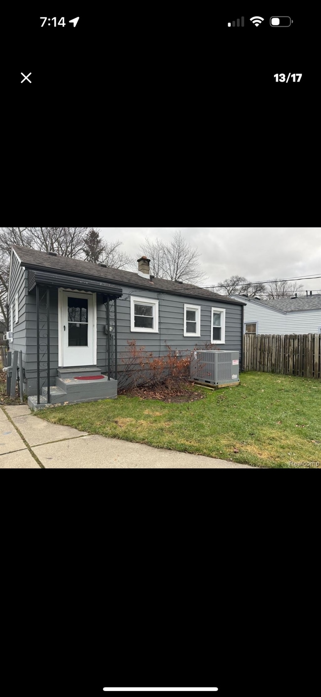 54 W Maxlow Ave in Hazel Park, MI - Building Photo - Building Photo