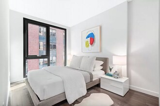 41-14 27th St in Queens, NY - Building Photo - Building Photo