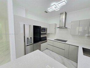 7848 NW 108th Ct in Doral, FL - Building Photo - Building Photo