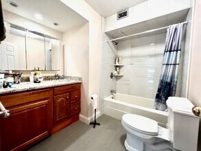 94 Beaconsfield Rd, Unit 302 in Brookline, MA - Building Photo - Building Photo