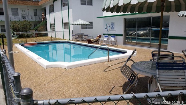 2219 Polk St-Unit -10A in Hollywood, FL - Building Photo - Building Photo