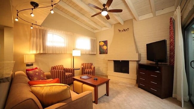 6302 E Camelback Rd in Scottsdale, AZ - Building Photo - Building Photo