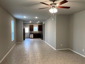 20044 Tuft Canyon Ct in Porter, TX - Foto de edificio - Building Photo