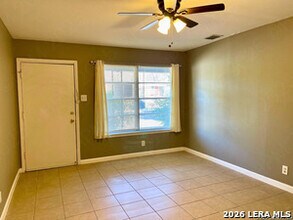 768 Edgebrook Ln in San Antonio, TX - Foto de edificio - Building Photo