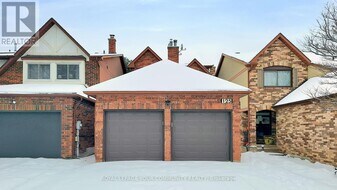 125 N Meadow Crescent in Vaughan, ON - Building Photo