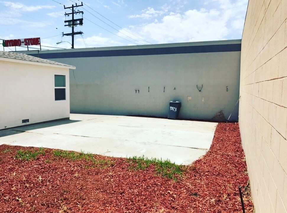 9373-9375 Fern St in South El Monte, CA - Foto de edificio