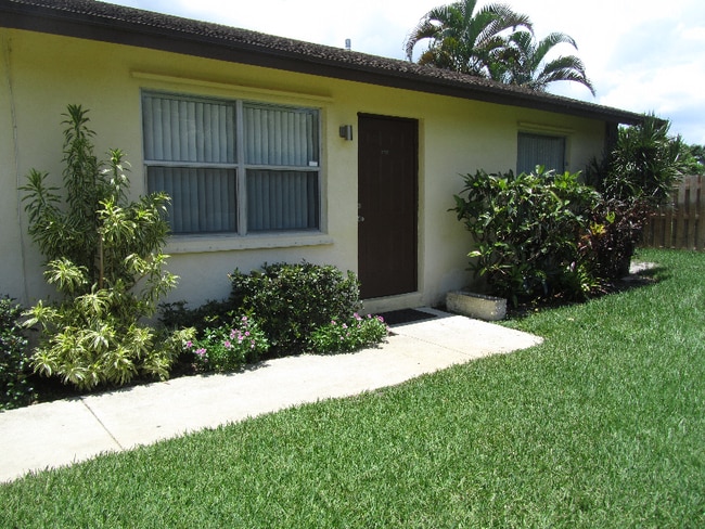 4609 Clemens St in Greenacres, FL - Foto de edificio - Building Photo