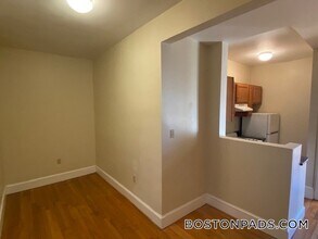 38 Hemenway St, Unit 33 in Boston, MA - Building Photo - Building Photo