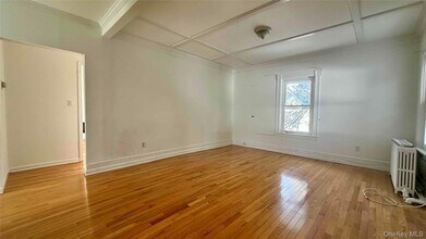 55 Davis St in Locust Valley, NY - Building Photo - Building Photo