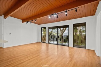 2159 La Canada Crest Dr, Unit 4 in La Cañada Flintridge, CA - Building Photo - Building Photo