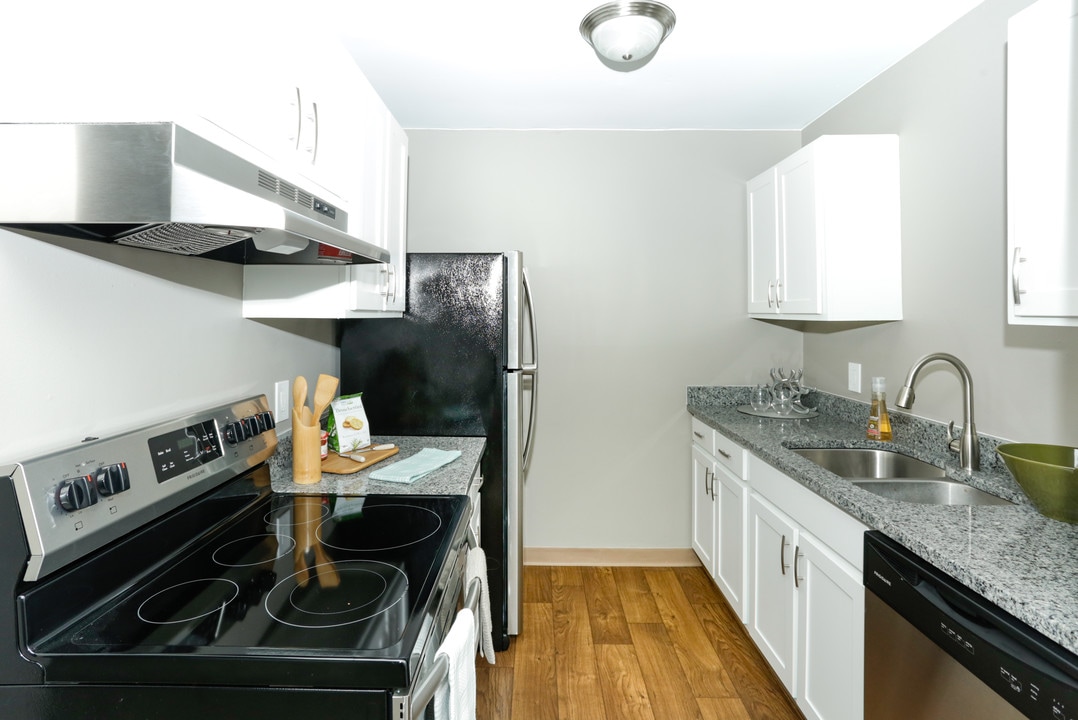 Brighton Cove in Brighton, MI - Building Photo