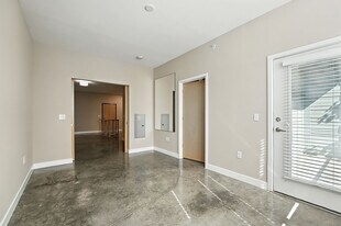 New Windsor Flats in Cincinnati, OH - Building Photo