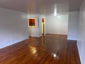 Hampshire Courts in Plainfield, NJ - Building Photo - Interior Photo