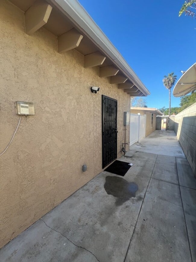 7840 Aura Ave in Los Angeles, CA - Building Photo - Building Photo