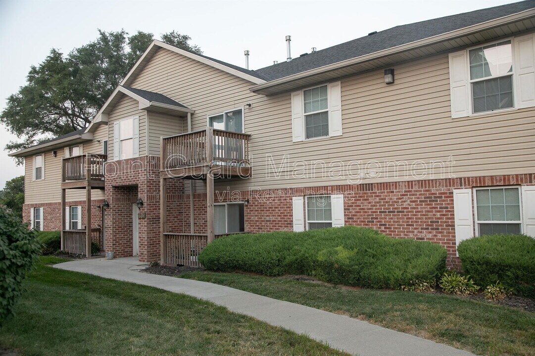 1005 Avenue K in Carter Lake, IA - Building Photo