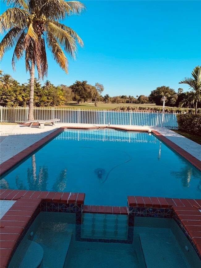 10335 NW 46th St in Doral, FL - Building Photo - Building Photo