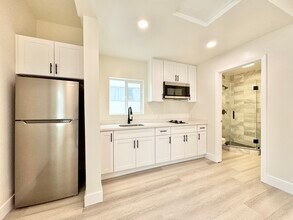 12814 Pacific Ave in Los Angeles, CA - Building Photo - Building Photo