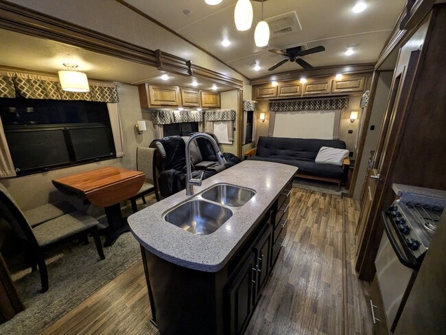 1054 Cross Springs Ct, Unit ADU in San Jose, CA - Foto de edificio - Building Photo