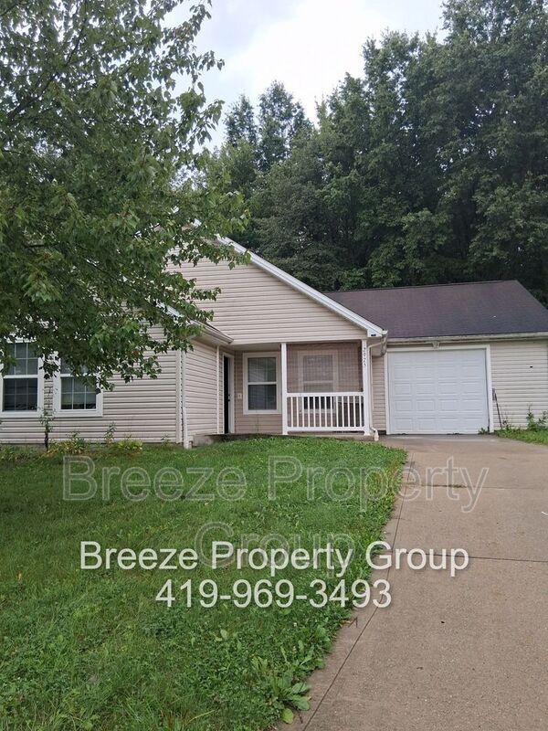 2975 Megan Cir in Youngstown, OH - Building Photo - Building Photo