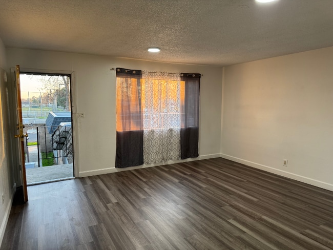 property at 3307 E Fairmont Ave