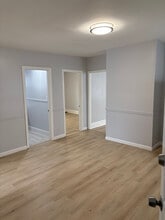 24 middle st, Unit 1 in Pawtucket, RI - Building Photo - Building Photo