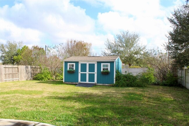 property at 3707 Parkcrest Ct