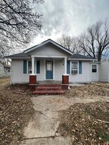 216 W Dolman St in St. Joseph, MO - Building Photo