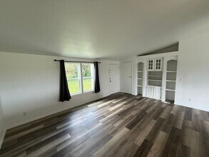 4655 NE Elliott Cir in Corvallis, OR - Building Photo - Building Photo